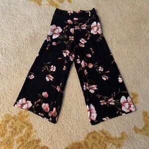 Candies. Size S. Divided Skirt. Goucho. Crop Palazzo. Elastic Back. B17